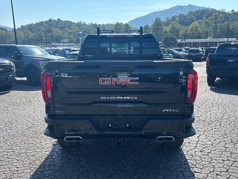 Used 2022 GMC Sierra 1500 AT4 w/ AT4 Premium Package AWD/4WD image 6