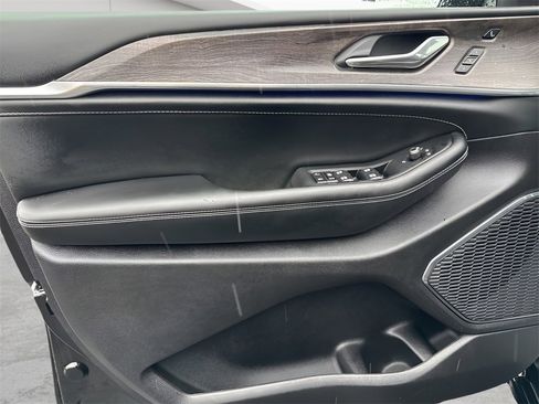 New 2025 Jeep Grand Cherokee Overland image 22