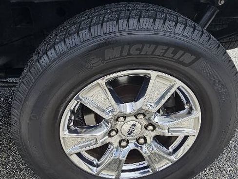 Used 2017 Ford F150 Lariat w/ Equipment Group 502A Luxury AWD/4WD image 13
