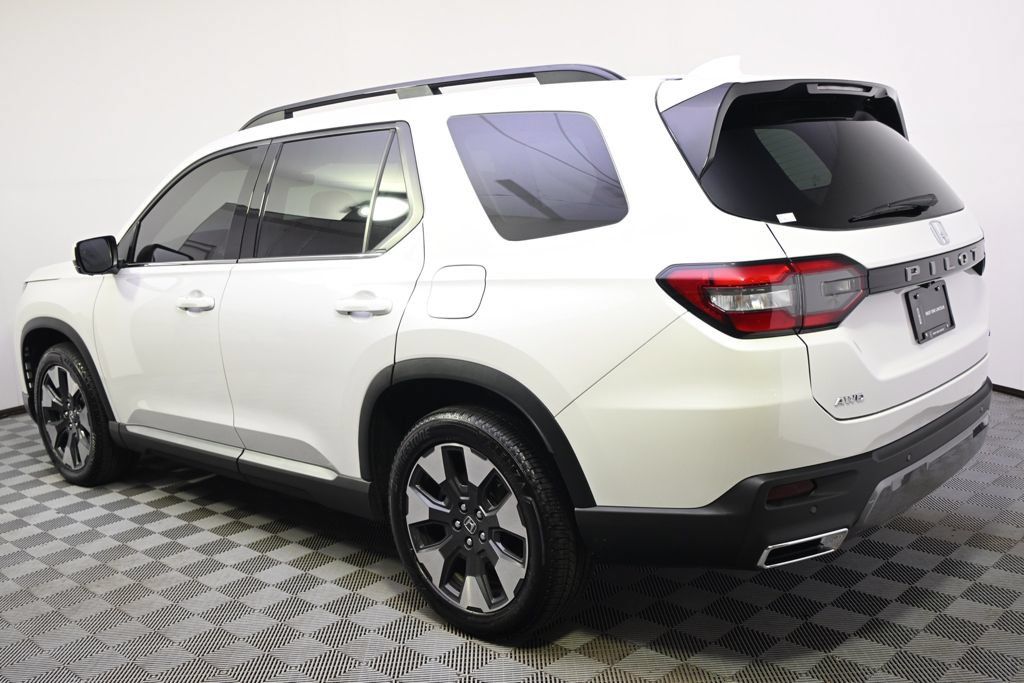 Used 2026 Honda Pilot Elite image 3