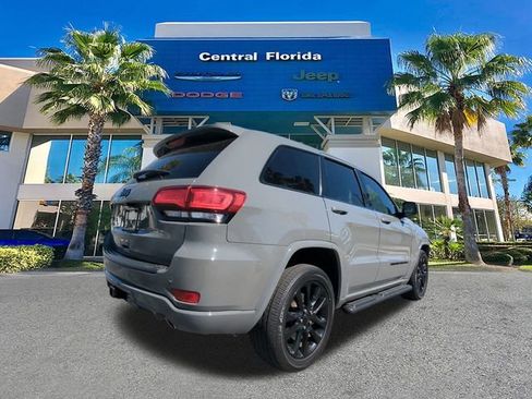 Used 2022 Jeep Grand Cherokee Laredo X image 5