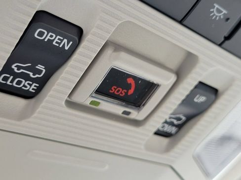 Used 2023 Toyota RAV4 XLE Premium AWD/4WD image 5