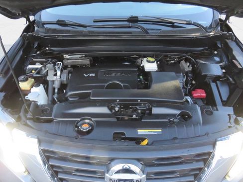 Used 2017 Nissan Pathfinder S image 39