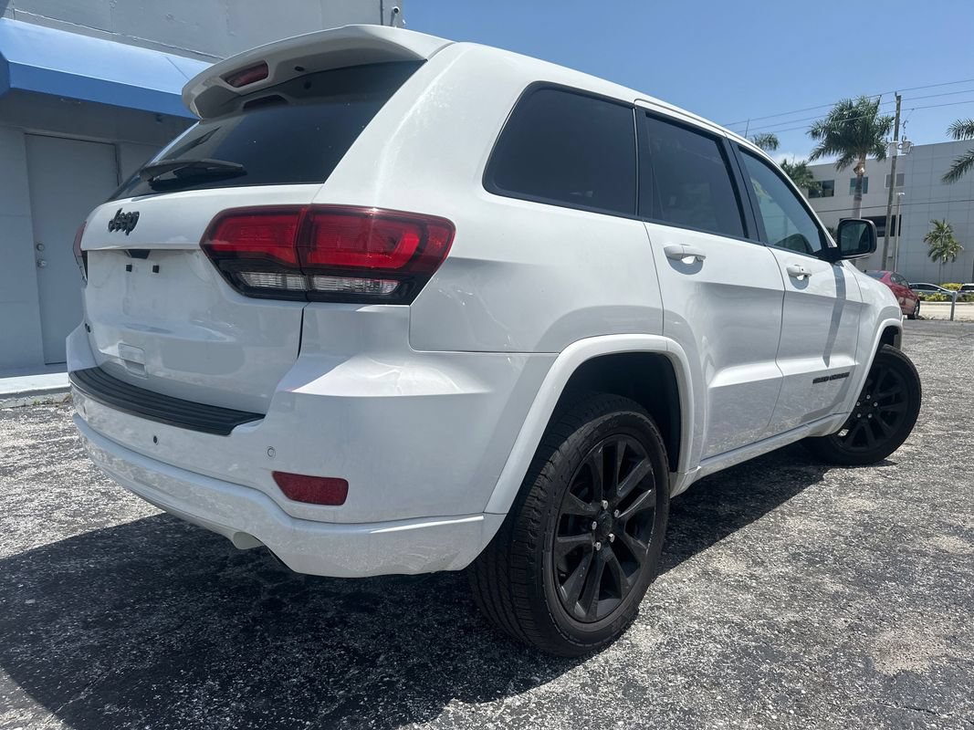 Used 2017 Jeep Grand Cherokee Altitude AWD/4WD image 2