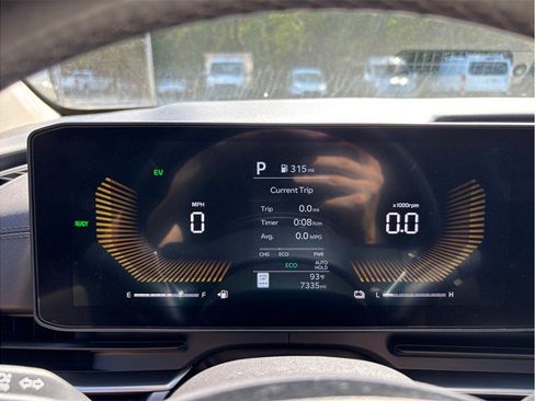 Used 2026 Kia Carnival LXS Hybrid FWD image 23