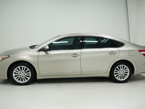 Used 2013 Toyota Avalon Limited w/ Technology Pkg FWD image 7