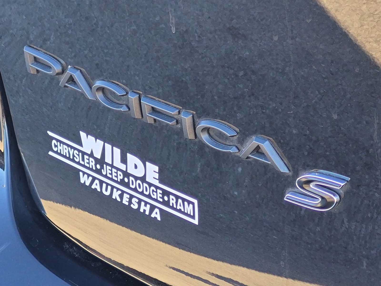 Used 2025 Chrysler Pacifica Limited FWD image 12