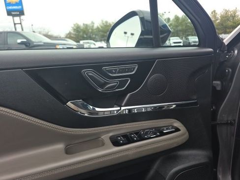 Used 2025 Lincoln Corsair AWD w/ Equipment Group 101A image 13