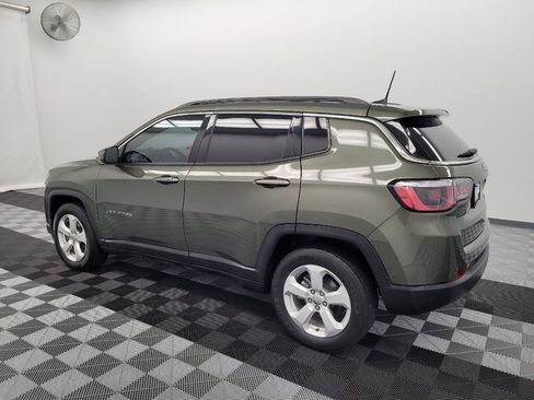 Used 2018 Jeep Compass Latitude w/ Popular Equipment Group FWD image 3