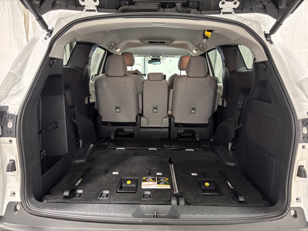 Used 2026 Toyota Sienna LE FWD image 54