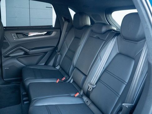 New 2026 Porsche Cayenne GTS image 18