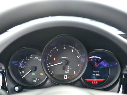 Used 2026 Porsche Macan image 18