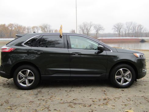 Certified 2024 Ford Edge SEL w/ Convenience Package image 5