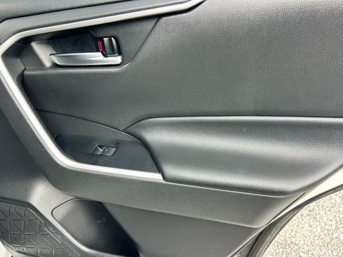 Used 2022 Toyota RAV4 XLE FWD image 11