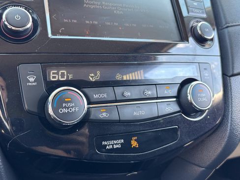 Used 2020 Nissan Rogue SV FWD image 25
