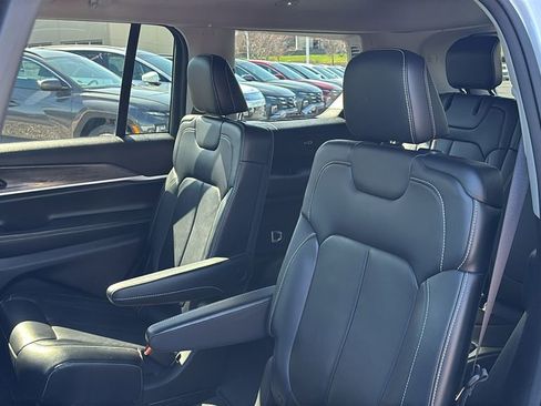 Used 2021 Jeep Grand Cherokee L Limited image 27