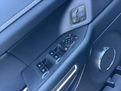 Used 2024 Ford Expedition XLT image 23