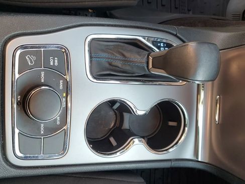 Used 2018 Jeep Grand Cherokee Laredo image 39