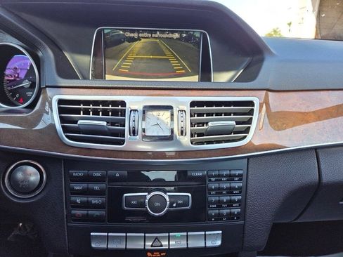 Used 2015 Mercedes-Benz E 350 4MATIC Sedan image 19