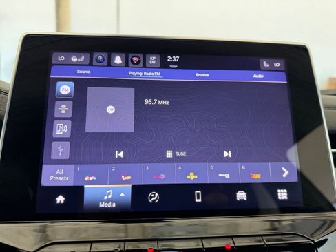 Used 2025 Jeep Compass Limited image 21