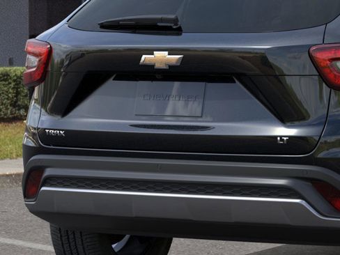New 2026 Chevrolet Trax LT w/ Driver Confidence Package image 14