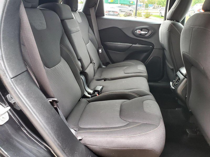 Used 2015 Jeep Cherokee Latitude w/ Cold Weather Group AWD/4WD image 14