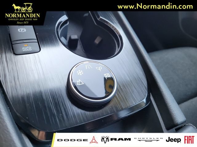 Used 2025 Nissan Rogue SV AWD/4WD image 13