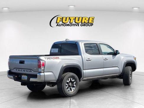 Certified 2020 Toyota Tacoma TRD Off-Road AWD/4WD image 5