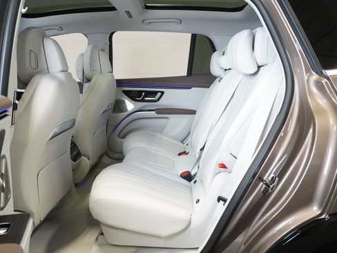 New 2027 Mercedes-Benz EQS 400 4MATIC SUV image 16