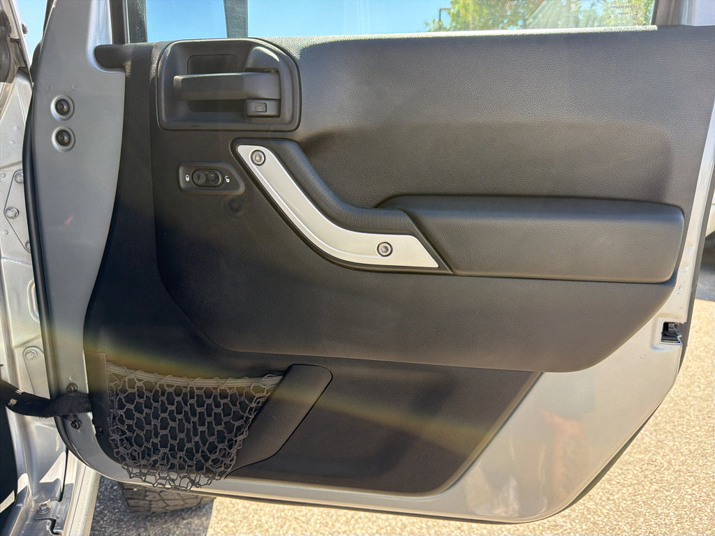 Used 2014 Jeep Wrangler Unlimited Rubicon w/ Max Tow Package AWD/4WD image 16