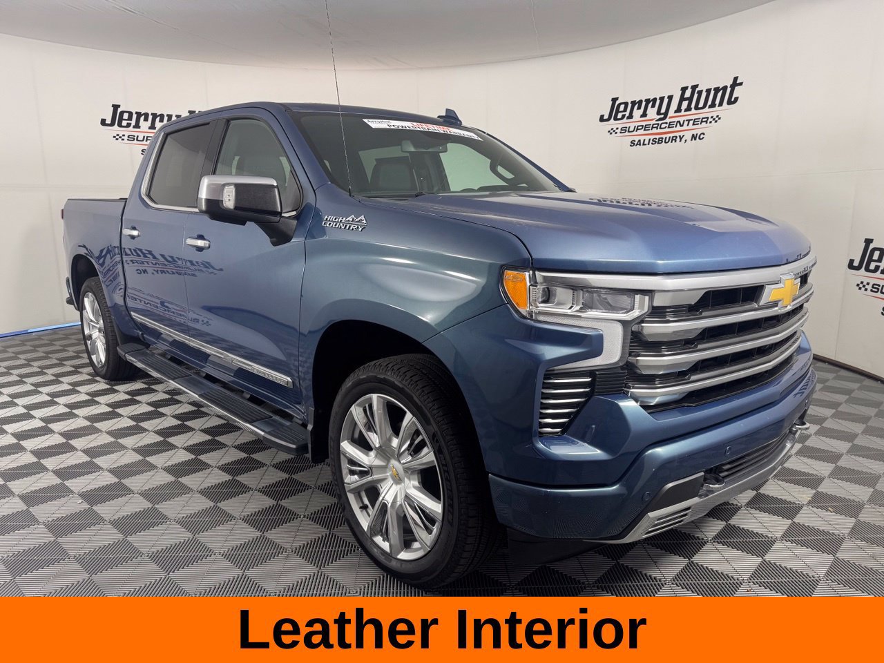 Used 2024 Chevrolet Silverado 1500 High Country w/ High Country Premium Package AWD/4WD image 6