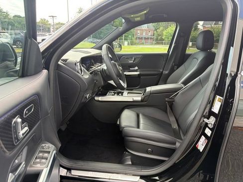Used 2025 Mercedes-Benz GLB 250 4MATIC image 13