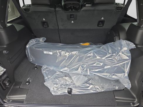 New 2025 Jeep Wrangler Unlimited Sahara AWD/4WD image 10