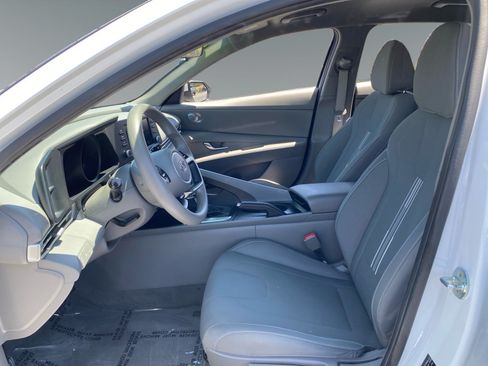 Used 2022 Hyundai Elantra SEL FWD image 9