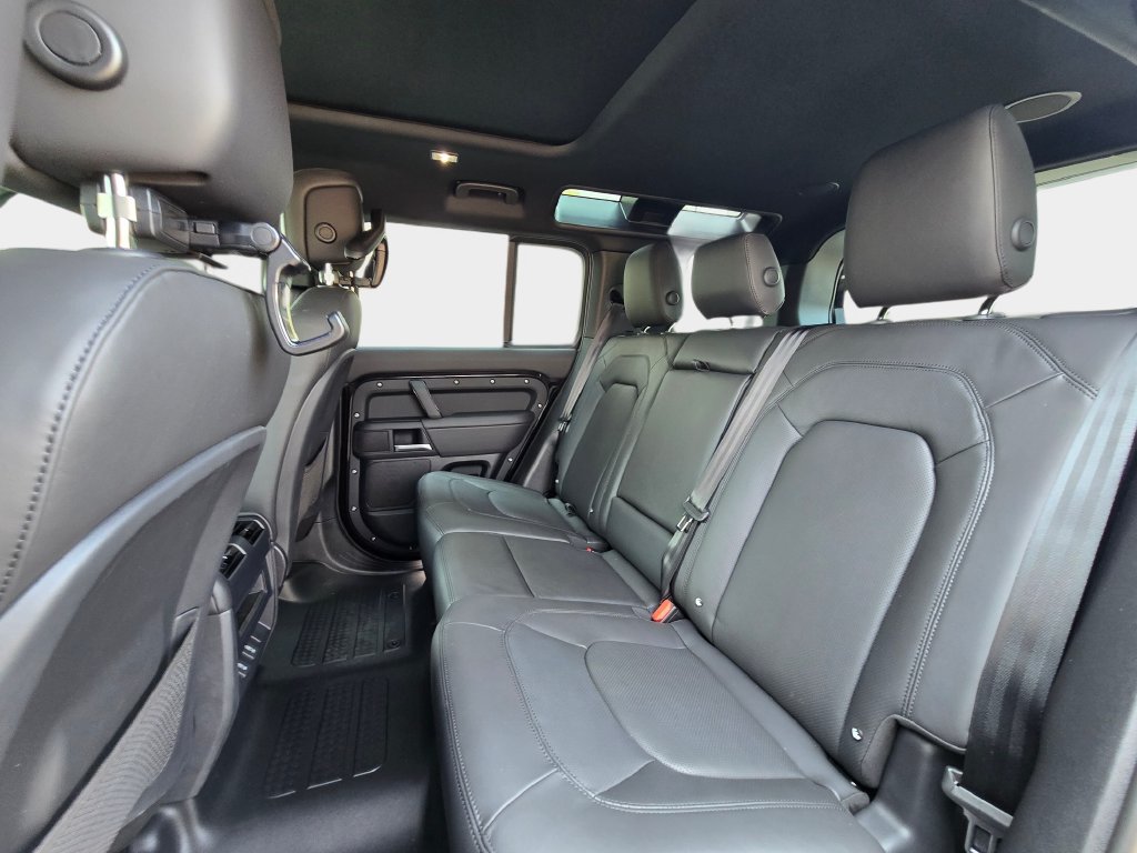 New 2026 Land Rover Defender 110 X-Dynamic SE AWD/4WD image 14