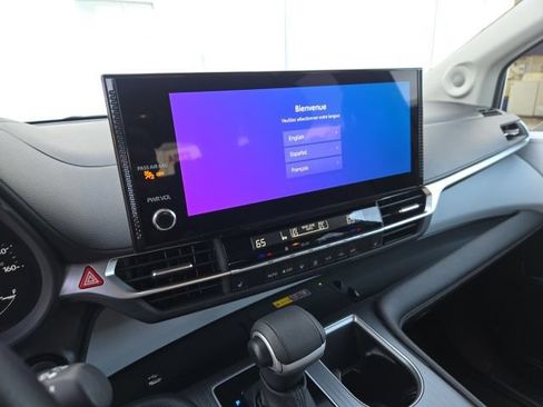 Used 2025 Toyota Sienna XLE w/ XLE Plus Package AWD/4WD image 15