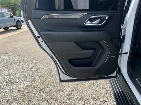 Used 2023 GMC Yukon AT4 w/ AT4 Premium Package AWD/4WD image 16