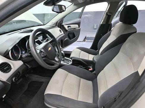 Used 2013 Chevrolet Cruze LS FWD image 20