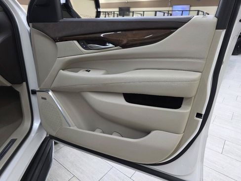 Used 2016 Cadillac Escalade 4WD image 41