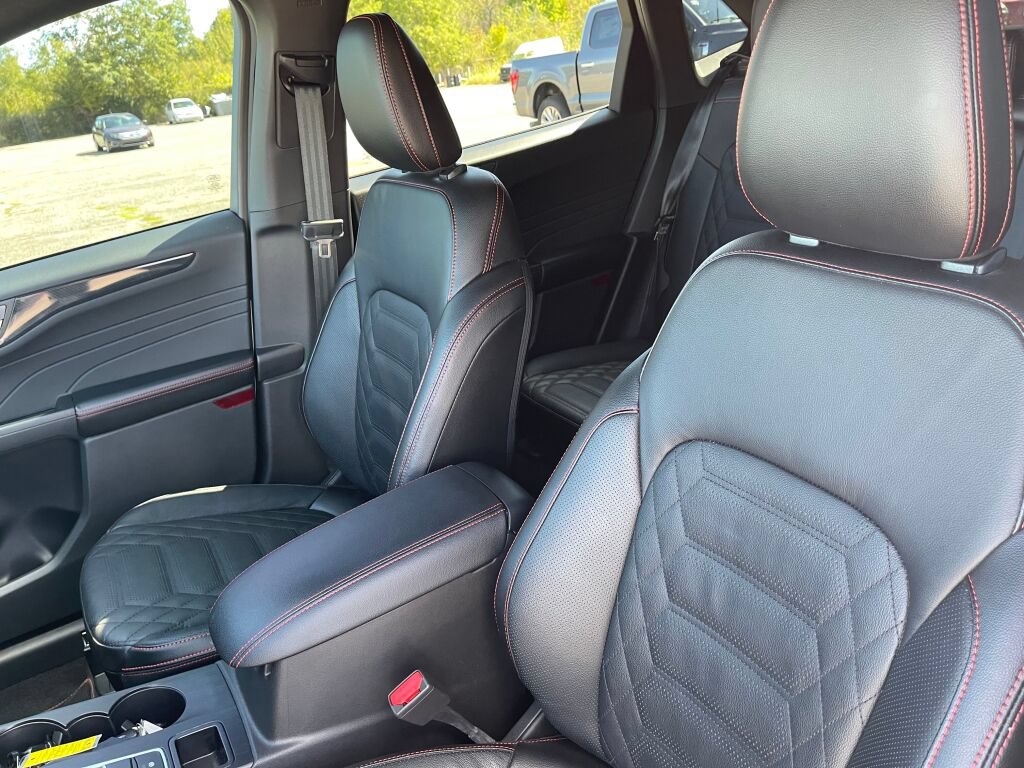 Used 2023 Ford Escape ST-Line Elite w/ Premium Technology Package AWD/4WD image 6
