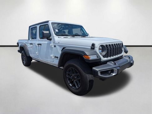 Used 2025 Jeep Gladiator Sport AWD/4WD image 2