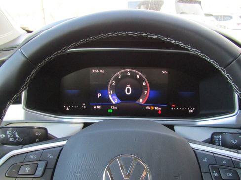 New 2026 Volkswagen Taos SE image 8