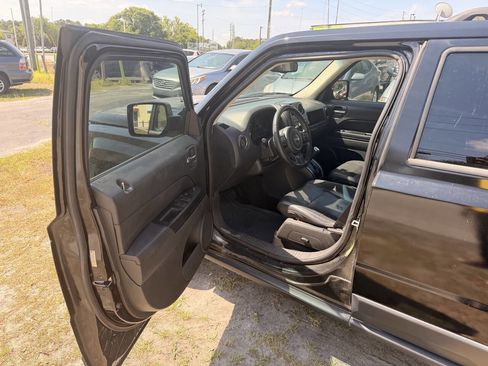Used 2014 Jeep Patriot High Altitude FWD image 8