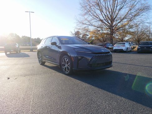 Used 2025 Toyota Crown Signia image 9