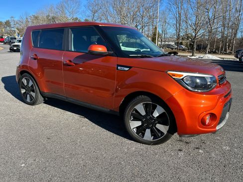 Used 2018 Kia Soul + image 3