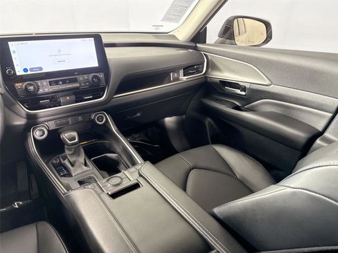 Certified 2024 Toyota Grand Highlander XLE image 33