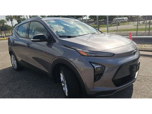 Used 2023 Chevrolet Bolt EUV LT w/ Driver Confidence Package FWD image 2