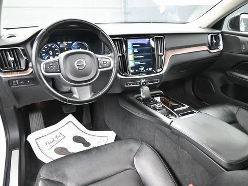 Used 2022 Volvo S60 T8 Inscription image 10