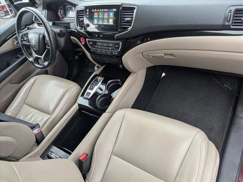 Used 2020 Honda Pilot Touring image 24