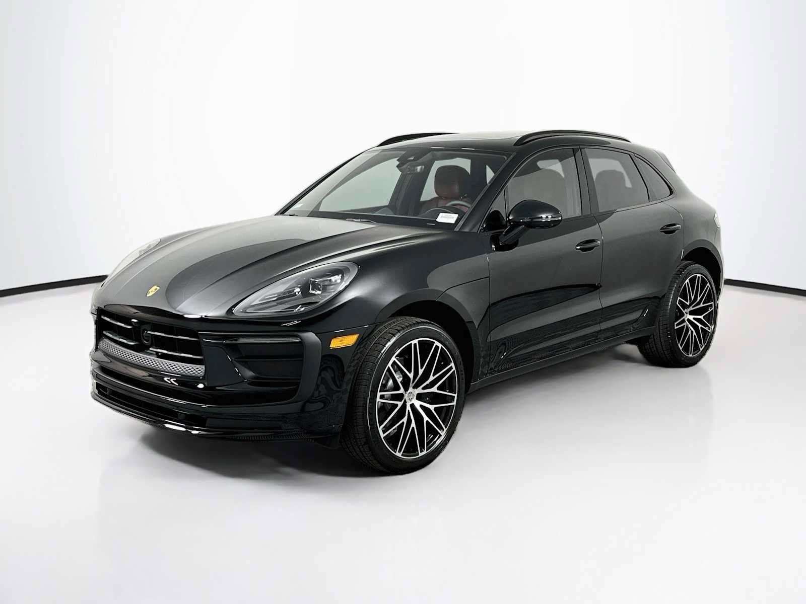 Certified 2025 Porsche Macan AWD/4WD image 1